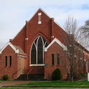 三角デザインの教会