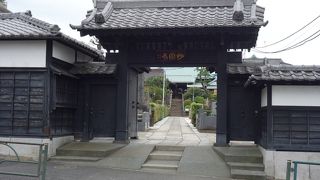 奥行きが有るお寺
