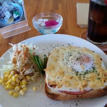 素敵なテーブルと美味しいクロックムッシュ