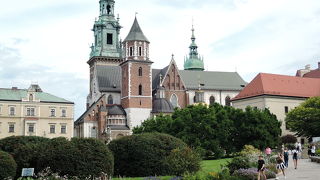 チケット売り場が混みます