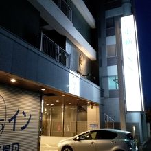 ホテルの入り口外観