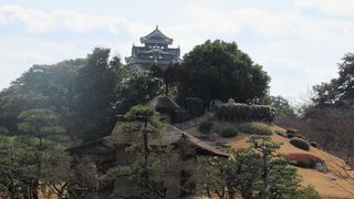 岡山後楽園の中心に位置する築山