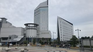 モダンなビルになりました