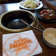 4種のジンギスカン食べ放題ランチと、ビュッフェでライス