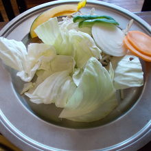 4種のジンギスカン食べ放題ランチのはじめの野菜です。