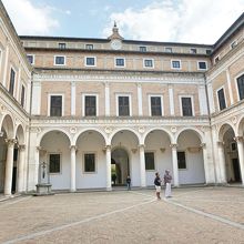 ドゥカーレ宮殿・栄誉の中庭