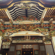 本殿の龍の彫刻