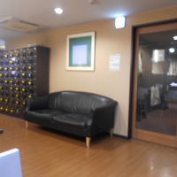 受付前に「貴重品ロッカ－、自販機