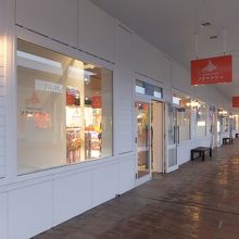 アウトレットパークの入口近く。