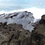 隣に小さなビーチもあります