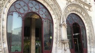 ネオマヌエル様式の豪華歴史的建造物