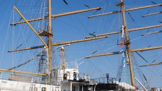 ６艘の帆船が長崎港に停泊していました。