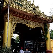 寺院の入口