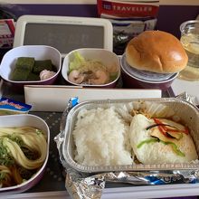 ガパオライスと白ワイン