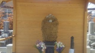 縛られ地蔵は2階、本堂は3階