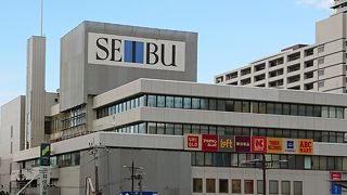 JR高槻駅前のショッピングモール