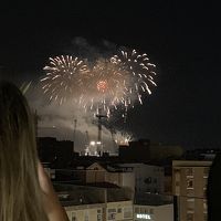 屋上のバーエリアから海側が見渡せるようです。