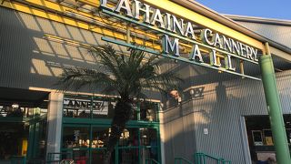 観光客向けではないさびれた感じ