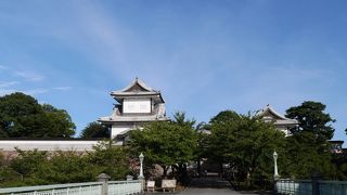 兼六園と石川城を結ぶ橋