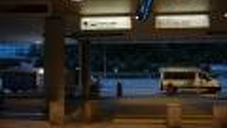 空港からホテルへのシャトルバスについて