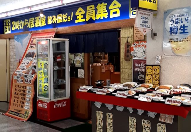 大阪らしい食堂兼居酒屋さんです。