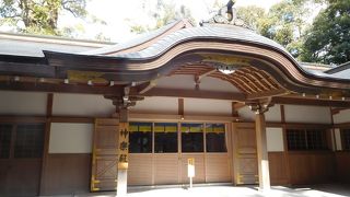 キレイでとっても大きな神楽殿