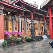 中は参拝する信者の方がたくさんいらっしゃいました。