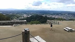 (霞ヶ城公園)　本丸跡から、安達太良山を望むことも出来ます