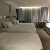 ムダに広い3人部屋。