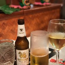 シンハービール(5$)、白ワイン(7.5$)