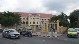 ワットポーの近くにある