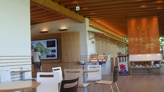 休憩しながらお城を眺められます