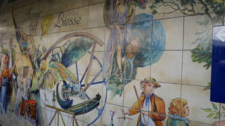 フランス革命に思いをはせる駅