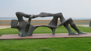 海を眺めながら散策