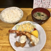特大エビフライ定食