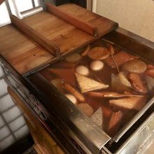 味はしみて美味しいおでんです。