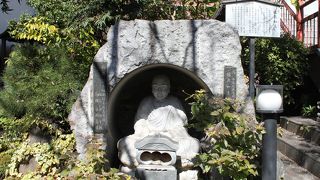 珍しい石像が多数あるお寺