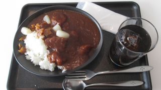 オリジナルカレーを取りに行くのに行列が出来ていました