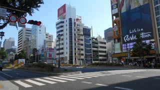 道頓堀川に架かる御堂筋の橋