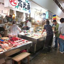 新鮮な鮮魚屋が多い～