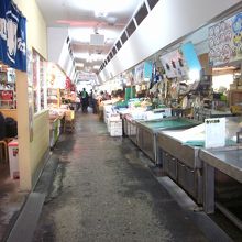 左手にもイートインコーナーがあります～