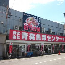 正面出入口です～判り易い看板！