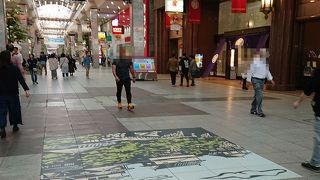 松山のアーケードがある商店街