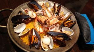 パエリアが有名