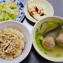 鶏肉飯がおいしい