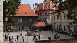 小さな町の古城