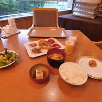 朝食バイキング。ビジホとしてなら普通です。