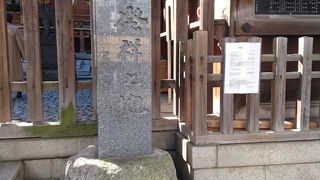 下谷神社本殿前
