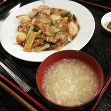 ランチセットには美味しい杏仁豆腐がついていた
