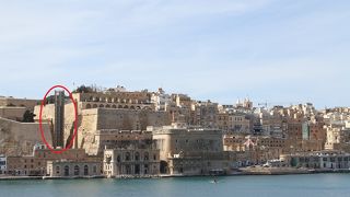 要塞都市の城壁の高さを体感できるエレベーター